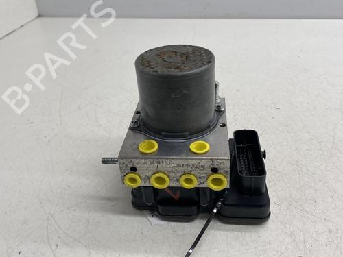Used ABS pump RENAULT CLIO V (B7_) 1.5 Blue dCi 85 (B7AG) (86 hp) 30394102