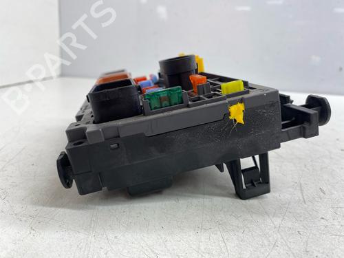 Used Fuse box Fuse box 37471988 37471988
