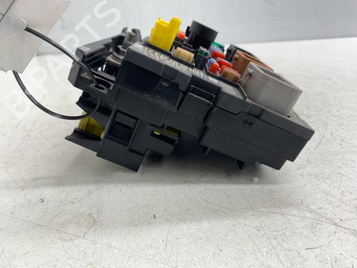 Used Fuse box Fuse box 39111778 39111778