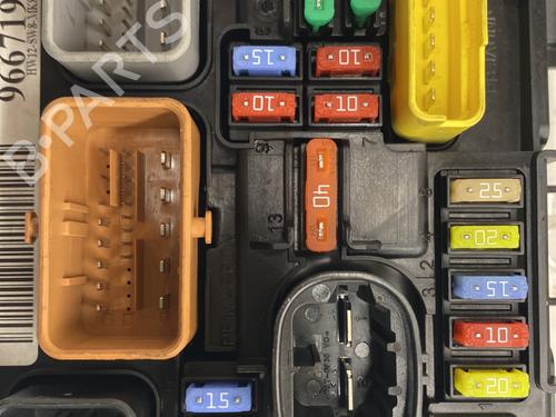 Fuse box CITROËN C3 II (SC_) 1.6 BlueHDi 75 | BP23831718E1 