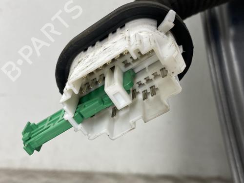 right-front-door-suzuki-swift-iii-mz-ez-2005-30853658 main image