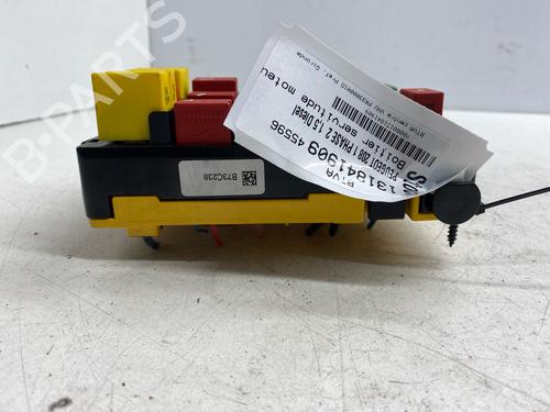 Used Fuse box Fuse box 38926024 38926024
