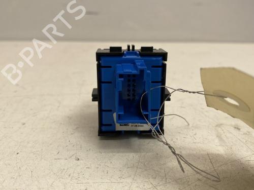 Used Switch Switch PEUGEOT 2008 II (UD_, US_, UY_, UJ_, UR_, UC_) e-2008 (UKZKXZ) (136 hp) 22862109 22862109