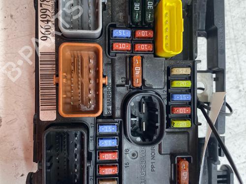 Used Fuse box Fuse box 38332330 38332330