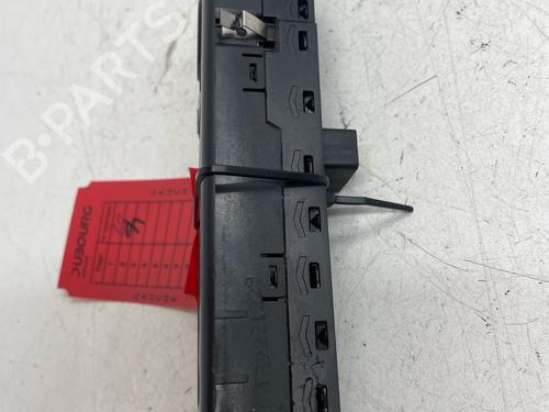 Used Left front window switch Left front window switch RENAULT MEGANE III Grandtour (KZ0/1) 1.5 dCi (KZ09, KZ0D, KZ1G, KZ29, KZ14, KZ1W, KZ10, KZ1F,... (110 hp) 39970009 39970009
