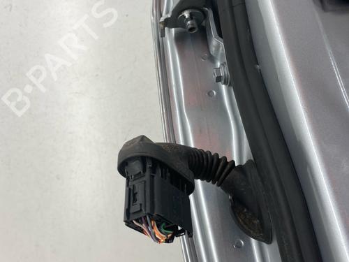 Used Right front door Right front door 37070679 37070679