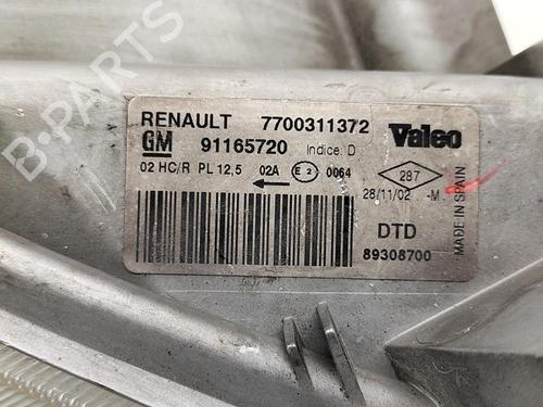 Used Right headlight RENAULT TRAFIC II Van (FL) 1.9 dCi 100 (FL0C) (101 hp) 22858529