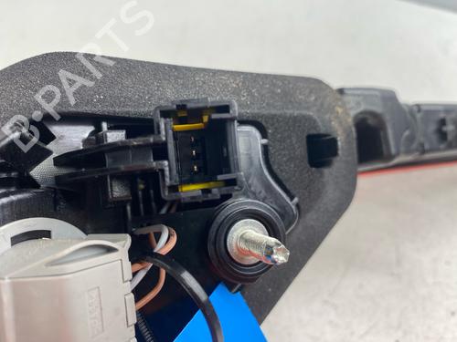 right-tailgate-light-renault-megane-iv-grandtour-k9amn_-2016-39155871 main image