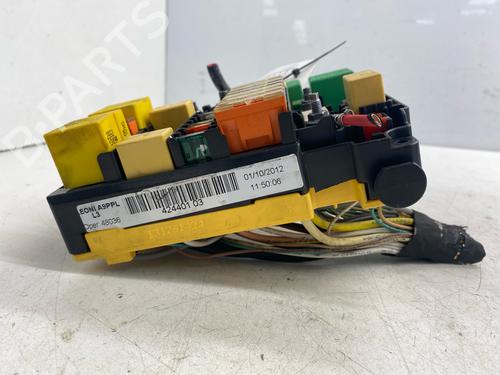 Used Fuse box Fuse box 38679652 38679652