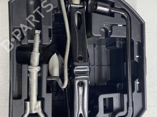 Used Jack Kit PEUGEOT 208 I (CA_, CC_) 1.4 HDi (68 hp) 27316653