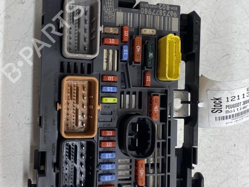 Sikringsdose PEUGEOT 3008 I MPV (0U_) 1.6 HDi (112 hp) 32403604