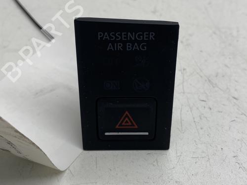 Used Warning switch VW GOLF VII (5G1, BQ1, BE1, BE2) 1.4 TSI (140 hp) 22860393