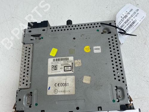 radio-renault-megane-iii-hatchback-bz01_-b3_-2008-34645238 main image