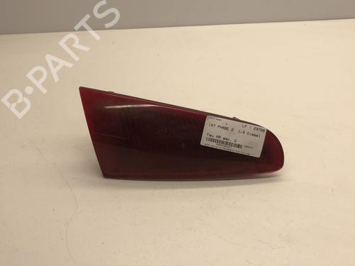 Feu de coffre gauche ALFA ROMEO 147 (937_) 1.9 JTDM 8V (937.AXD1A, 937.AXU1A, 937.BXU1A) (120 hp) 22858953