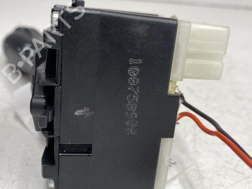 switch-renault-captur-i-j5_-h5_-2013-28102216 main image