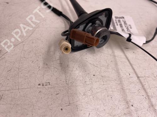 antennabase-renault-megane-iv-hatchback-b9amn_-2015-40513088 main image