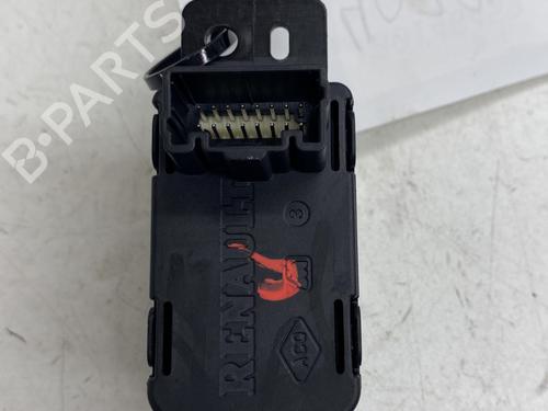 switch-renault-kadjar-ha_-hl_-2015-26274105 main image