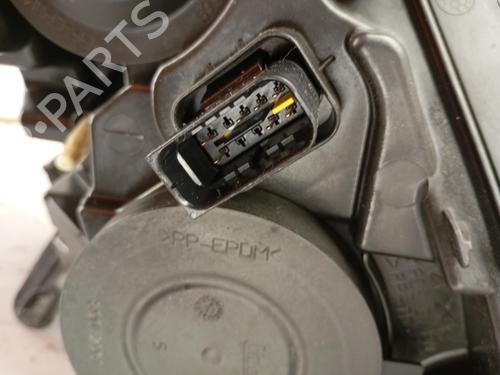 Right headlight PEUGEOT 208 I (CA_, CC_) 1.2 VTI 82 | BP32176334C29 