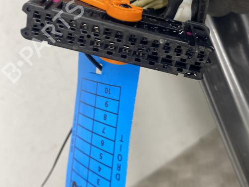 right-front-door-vw-touran-1t3-2010-2011-2012-2013-2014-2015-2016-30822677 main image