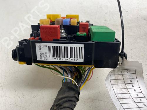 Used Fuse box Fuse box 38763954 38763954