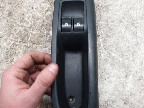 Used Left front window switch Left front window switch RENAULT CLIO II (BB_, CB_) 1.5 dCi (B/C2J) (68 hp) 31068631 31068631