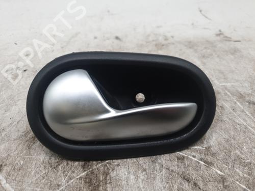 Venstre bak invendig håndtak DACIA SANDERO II 1.0 LPG (B8ML) (101 hp) 24526290