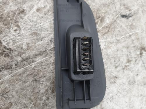 Used Right front window switch Right front window switch RENAULT MEGANE I Classic (LA0/1_) 1.9 dTi (LA1U) (80 hp) 23832247 23832247