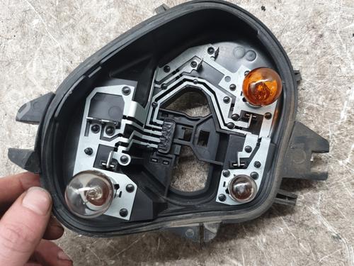Used Lamp holder PEUGEOT 208 I (CA_, CC_) 1.6 HDi (92 hp) 32701794