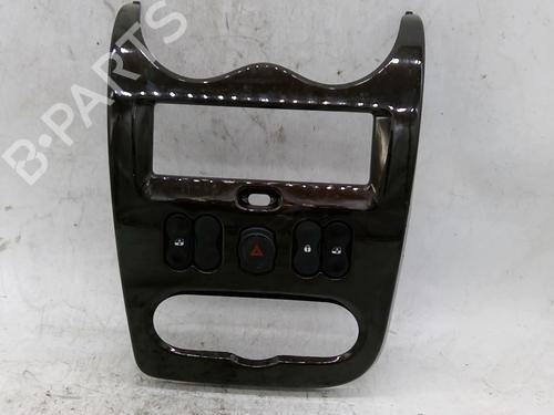 Used Middle console Middle console DACIA DUSTER (HS_) 1.5 dCi (HSMC) (107 hp) 25842444 25842444