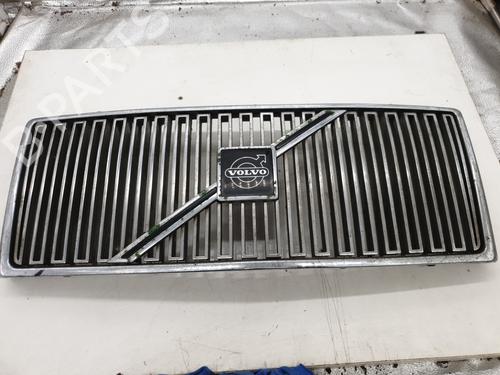 Used Grille VOLVO 740 Kombi (745) 2.0 (121 hp) 30604523