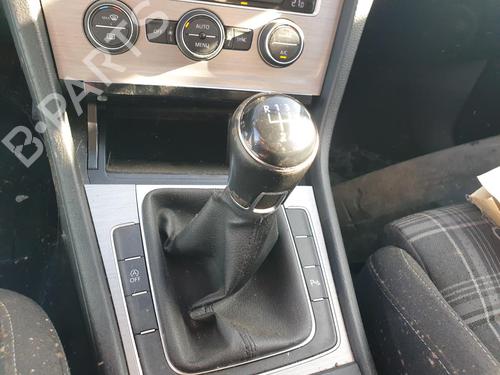 shift-knob-vw-golf-vii-5g1-bq1-be1-be2-2012-2013-2014-2015-2016-2017-2018-2019-2020-2021-39090401 main image