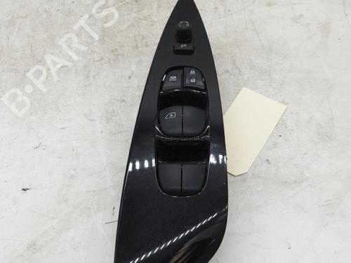 Used Left front window switch NISSAN LEAF (ZE0) Electric (109 hp) 22886034