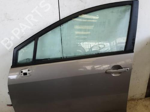 Dør venstre foran TOYOTA COROLLA Verso (ZER_, ZZE12_, R1_) 2.0 D-4D (CUR10_, CUR10R) (116 hp) 22878499