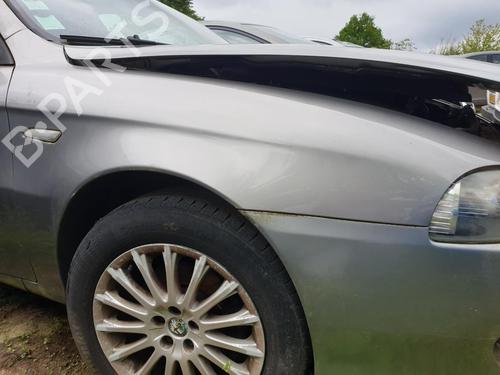 Guarda-lamas direito Guarda-lamas direito ALFA ROMEO 147 (937_) 1.9 JTDM 8V (937.AXD1A, 937.AXU1A, 937.BXU1A) (120 hp) 25984050 25984050