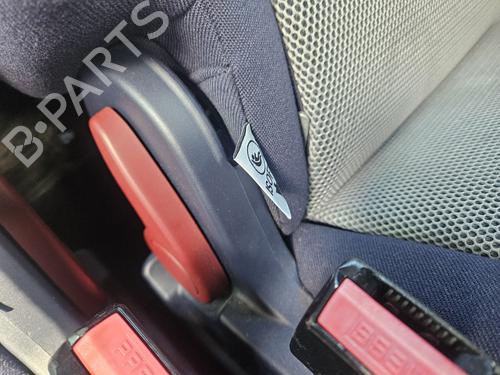 rear-seat-peugeot-1007-km_-2005-32321077 main image