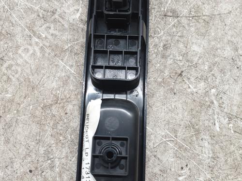 Right front window switch PEUGEOT 207 (WA_, WC_) 1.4 HDi | BP31344385I26