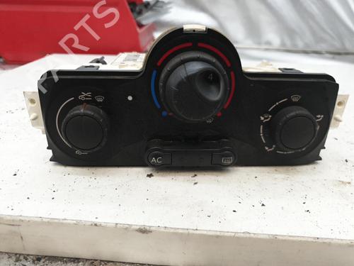 Used Climate control RENAULT MEGANE II Estate (KM0/1_) 1.9 dCi (KMRG, KM1G, KM0G, KM2C) (120 hp) 24421739