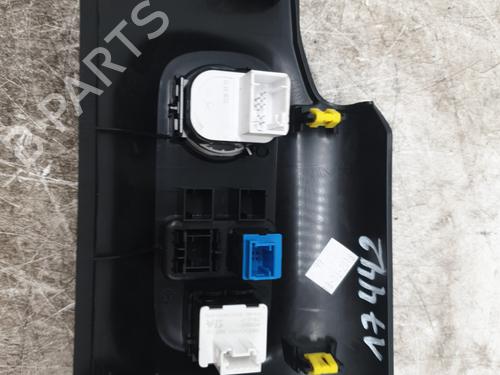 Used Mirror switch Mirror switch CITROËN C3 III (SX) 1.2 VTi 82 (82 hp) 25477079 25477079