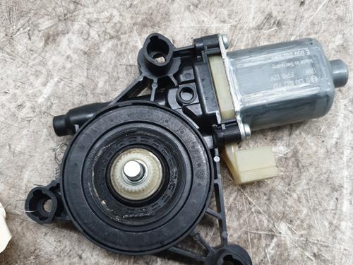 Used Left front window motor Left front window motor SEAT ATECA (KH7, KHP) 1.6 TDI (115 hp) 31044678 31044678