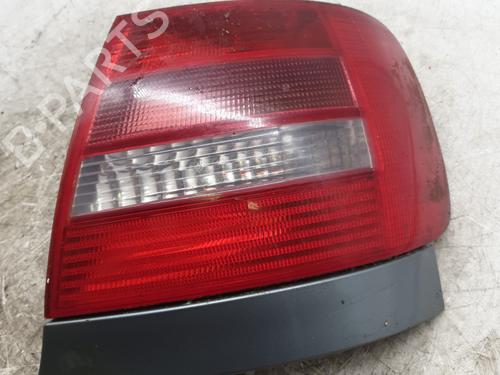 Feu arrière droit AUDI A4 B5 (8D2) 2.5 TDI quattro (150 hp) 32134013