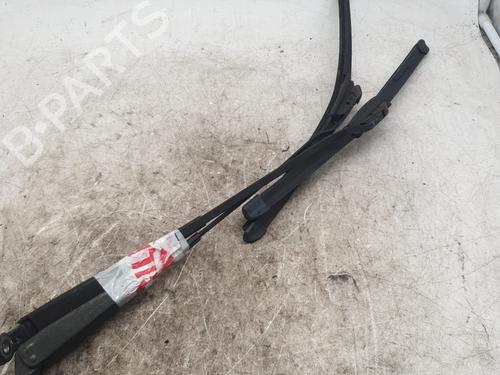 Used Front windshield wiper arm Front windshield wiper arm RENAULT CLIO I (B/C57_, 5/357_) 1.2 (B/C/S572) (60 hp) 30939972 30939972