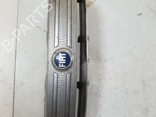 Used Grille FIAT MULTIPLA (186_) 1.9 JTD (186AXE1A) (120 hp) 25843431