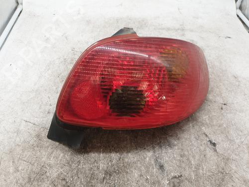Høyre baklys PEUGEOT 206 Hatchback (2A/C) 1.4 i (75 hp) 28908648