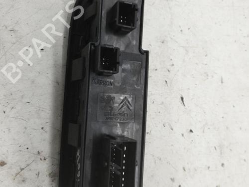 Used Left front window switch Left front window switch PEUGEOT 308 I (4A_, 4C_) 1.6 HDi (112 hp) 22871025 22871025