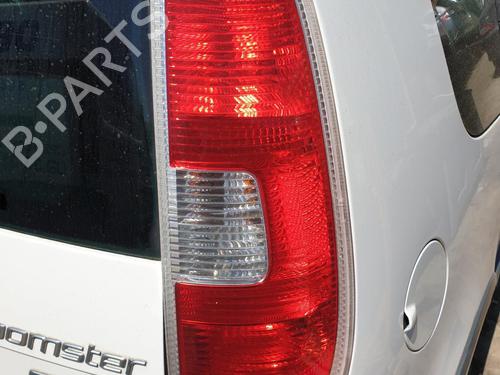 Used Right taillight SKODA ROOMSTER (5J7) 1.9 TDI (105 hp) 22868347