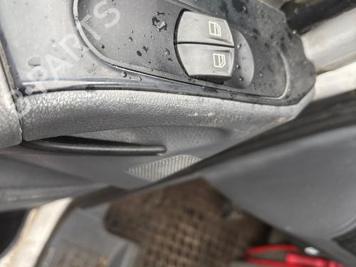 Left front window switch MERCEDES-BENZ VITO / MIXTO Van (W639) 111 CDI (639.601, 639.603, 639.605) | BP39728566I27 - Image 2