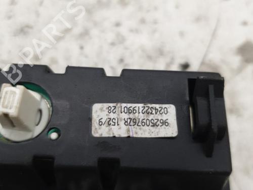 Display monitor PEUGEOT 206 Hatchback (2A/C) 1.4 i | BP30583334C48