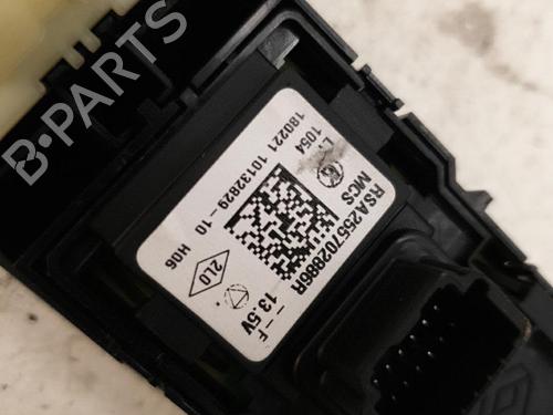 Left front window switch RENAULT CLIO IV (BH_) 0.9 TCe 90 (BHNF, BHMA, BHMH, BHJK, BHJR) | BP22865712I27 