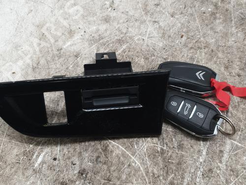 Used Card reader CITROËN C4 Picasso II 1.6 HDi / BlueHDi 115 (115 hp) 30970357