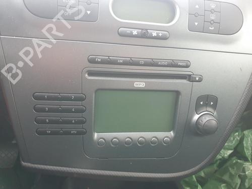 Used Radio SEAT LEON (1P1) 2.0 TDI (170 hp) 31388014